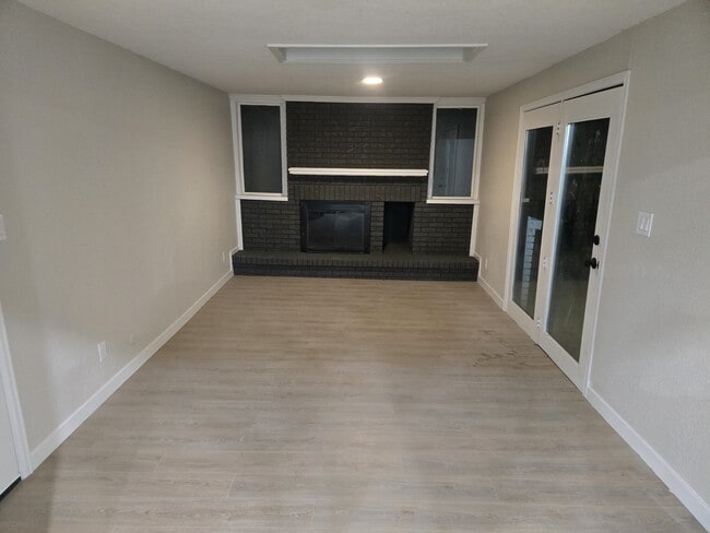 Building Photo - 509 E 41st St