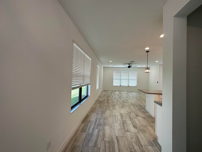 Foto del edificio - 8792 Antarus Dr