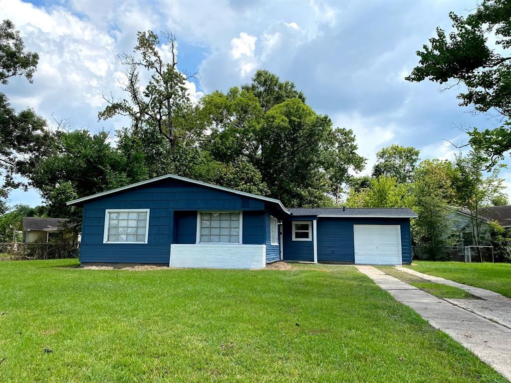 Primary Photo - 3890 W Lynwood Dr