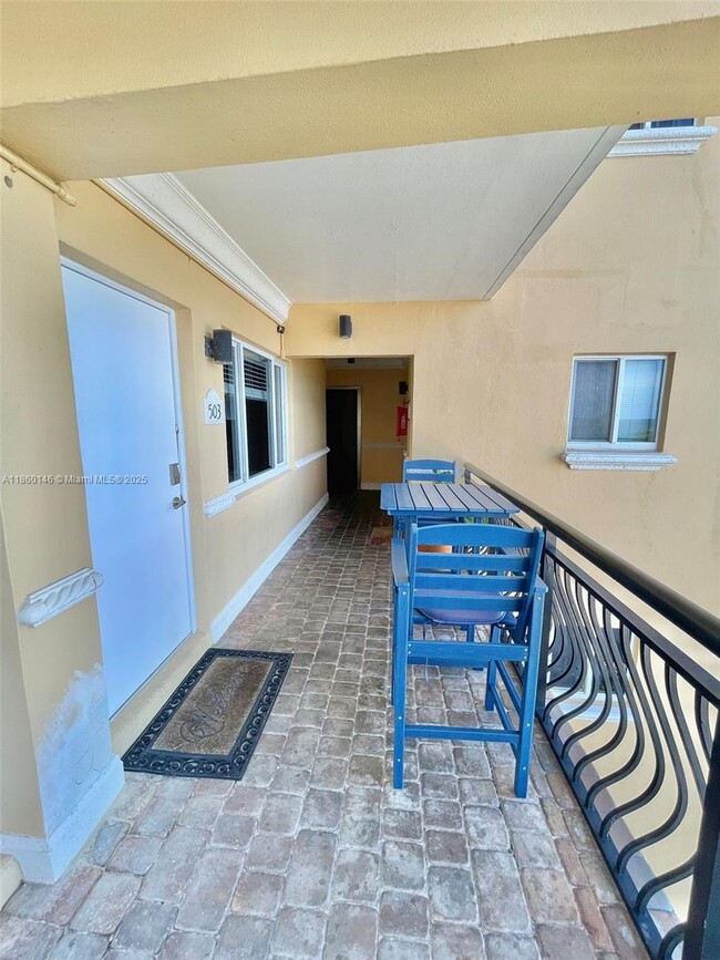 Building Photo - 1815 N Surf Rd