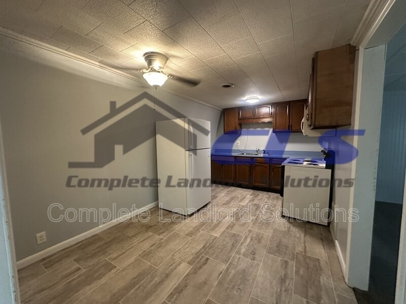 Building Photo - 626 E Curry Dr