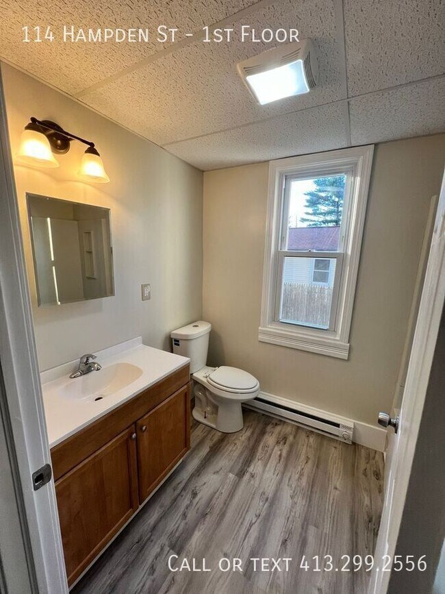 Building Photo - Beautifully Renovated 2 Bedroom Unit In Ch...