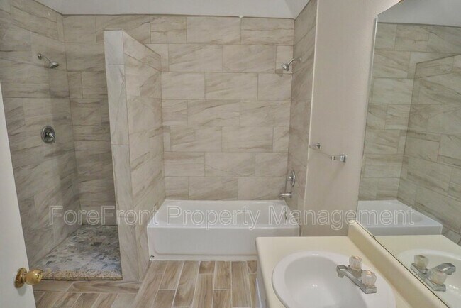 Building Photo - 14416 Waddesdon Bluff