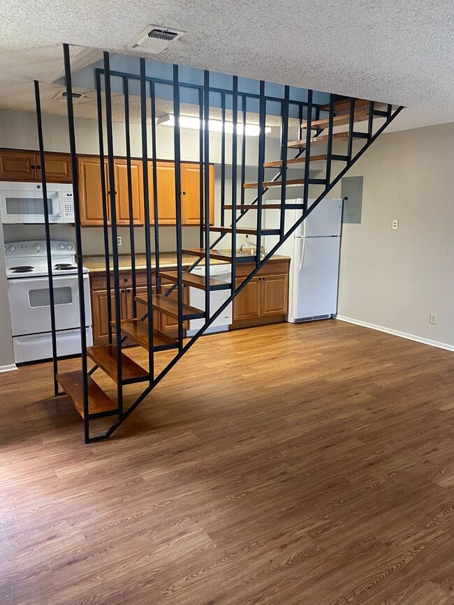 Photo - 513 S Bowen Rd Townhome