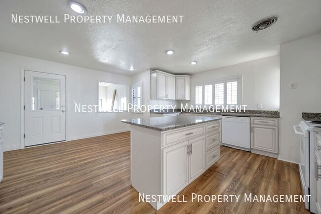 Building Photo - 33 E 8640 S