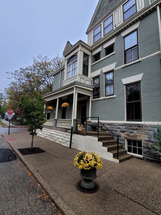 Building Photo - 530 Garrard St