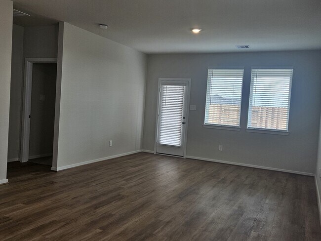 Building Photo - 29119 Farmhouse Ests Dr