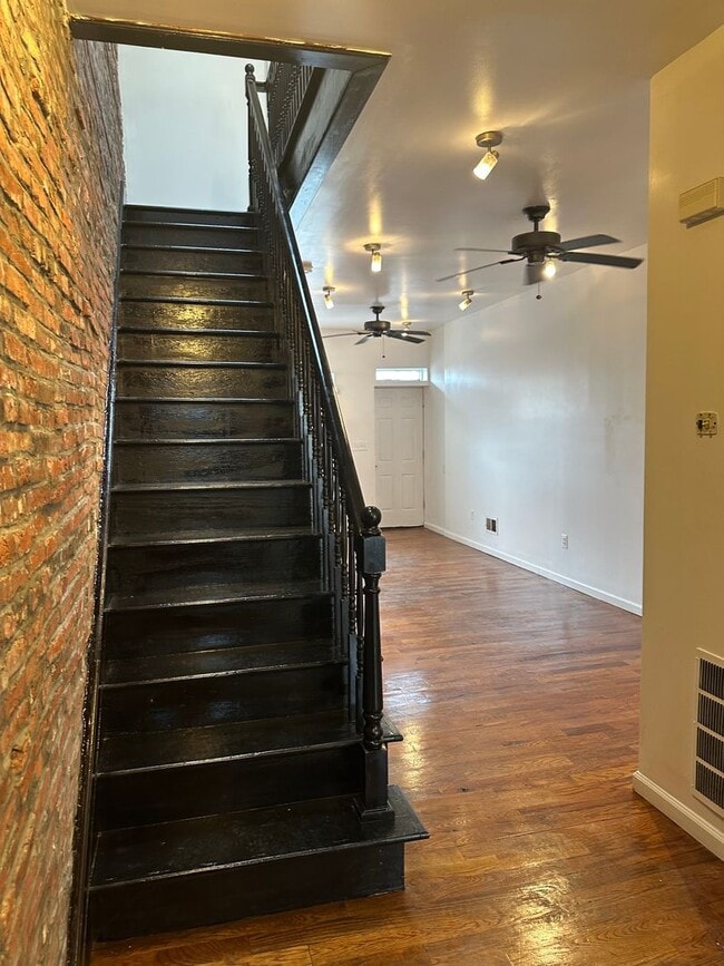 Foto del edificio - Beautifully Renovated Three Bedroom Home for Rent! Central Air! Rear Deck! Available Now!