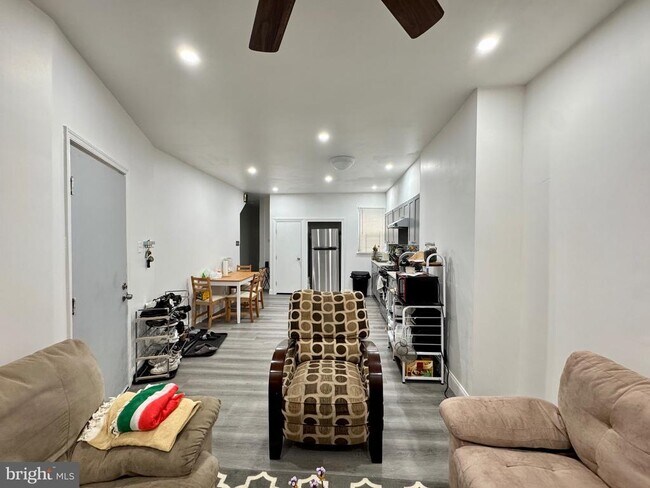 Foto del edificio - 323 N Preston St