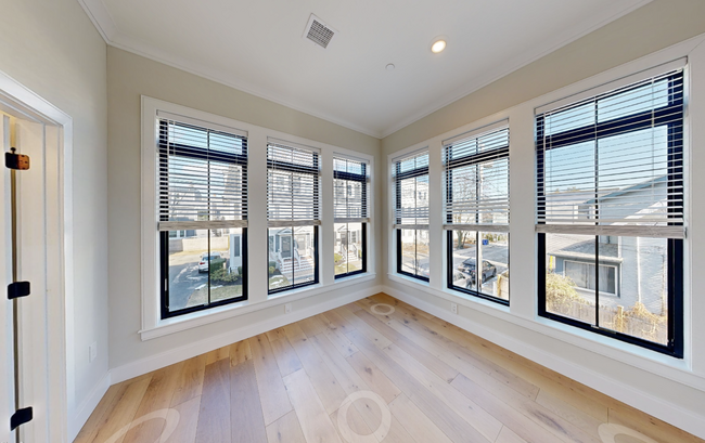 Foto del edificio - 163 Everett St