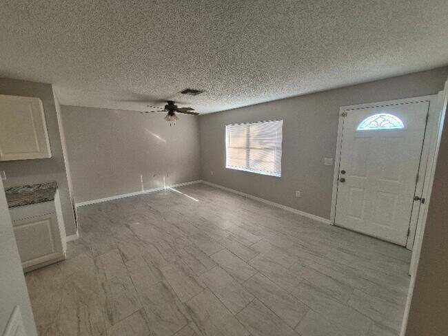 Foto del edificio - 13095 Linden Dr