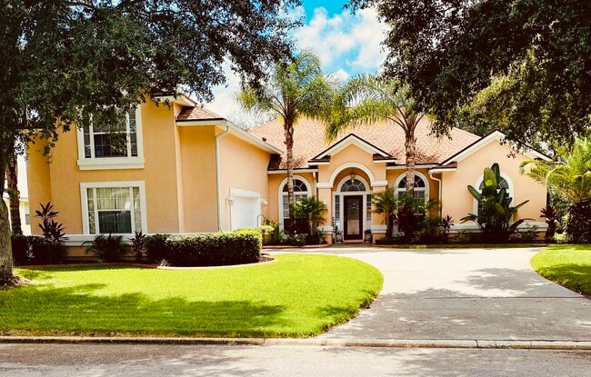 Building Photo - 405 W Silverthorn Ln