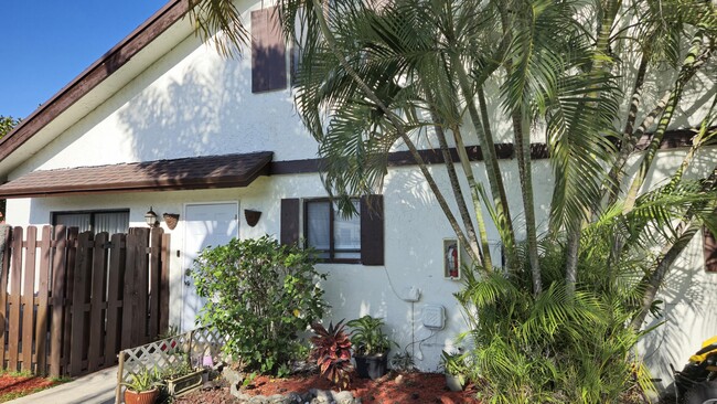 Foto del edificio - 7875 Tam Oshanter Blvd
