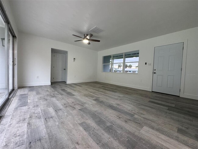Building Photo - 116 Myakka Dr