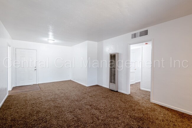 Building Photo - 3 Bedroom/2 Bath Home - $1695 per Month!