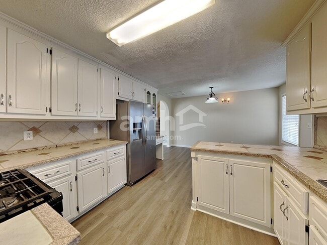 Building Photo - 1017 Queensbury Run