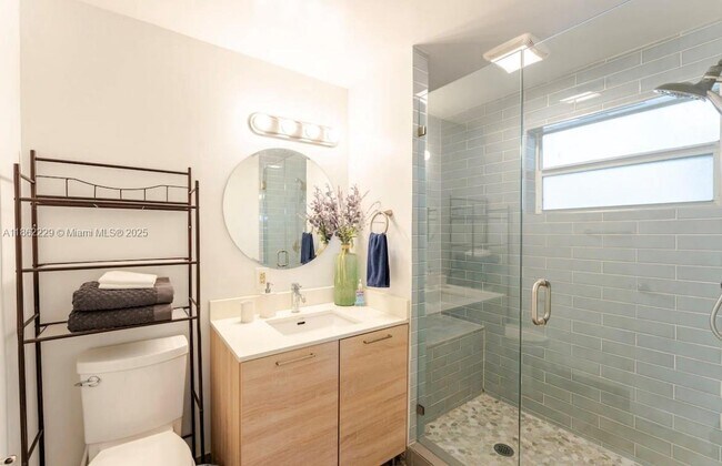 Foto del edificio - 370 NE 159th St