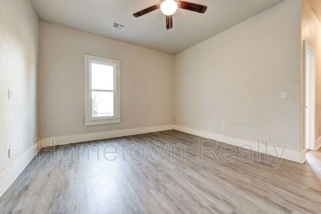 Foto del edificio - 413 E Washington Avenue
