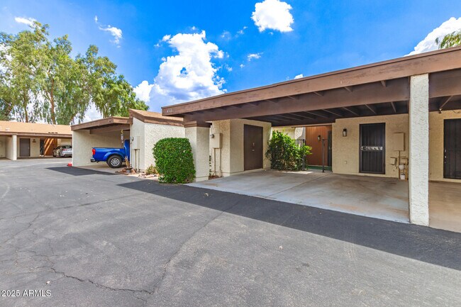 Foto del edificio - 4561 W McLellan Rd