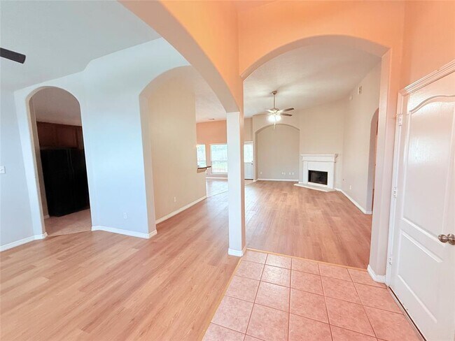 Building Photo - 2212 Highland Crossing Dr