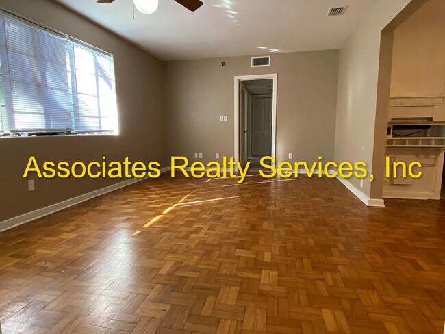 Foto del edificio - Charming 3 Bedroom w/ study that can be 4th bedroom, 3 Bath Home in Florida Park – Hardwood Floor...
