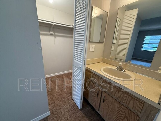 Building Photo - 1069 Ellen Ct