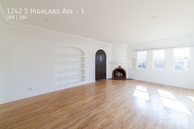 Foto del edificio - Enchanting Spanish Duplex: 2 Beds, 1 Bath,...