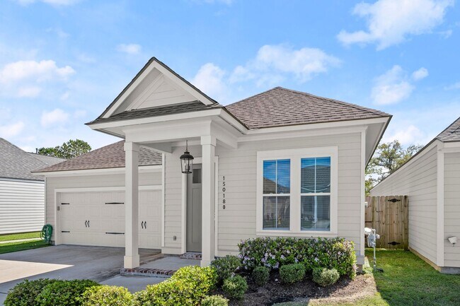 Building Photo - Beautiful 3 bedroom home plus office!