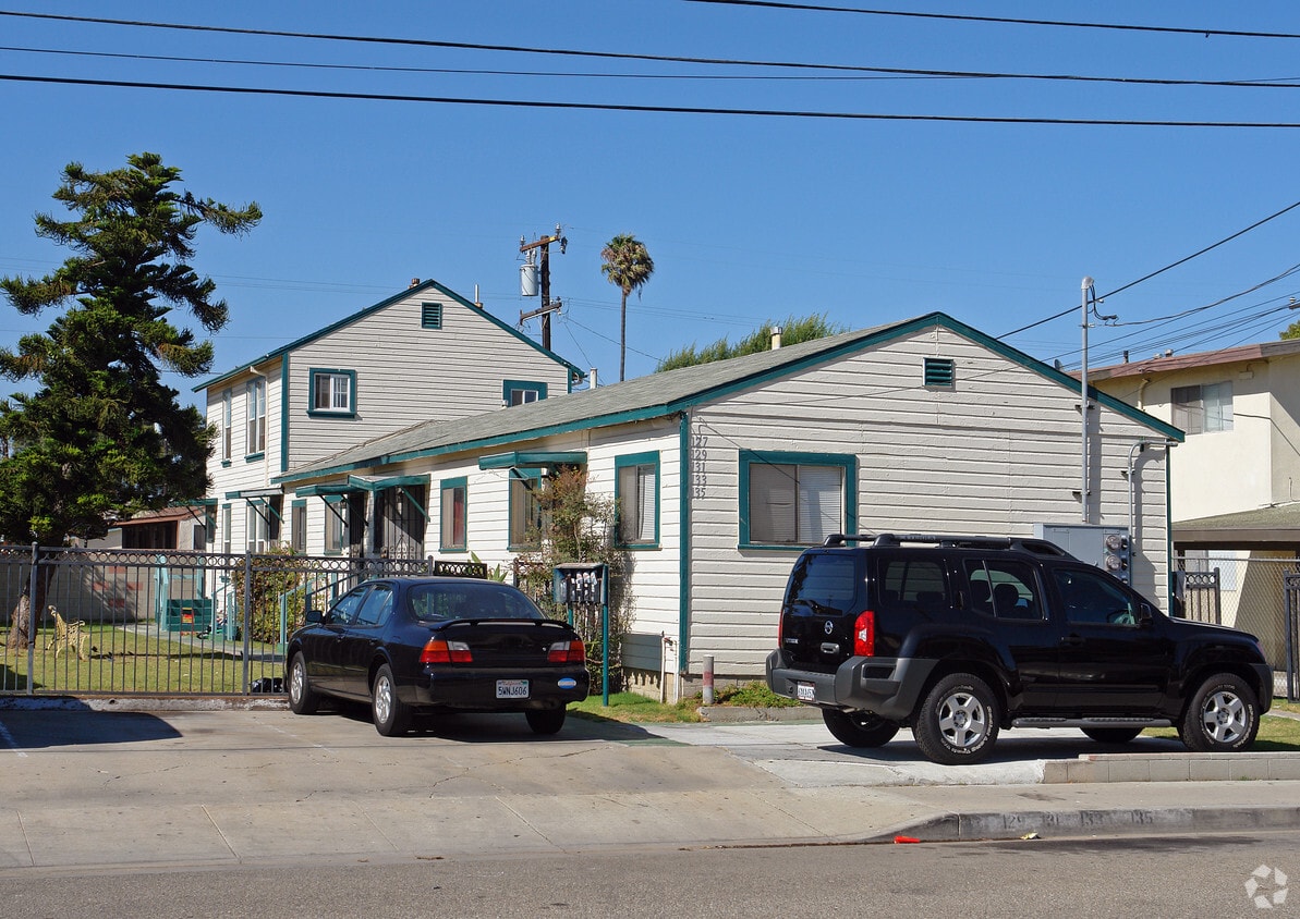 Primary Photo - 127-135 E A St