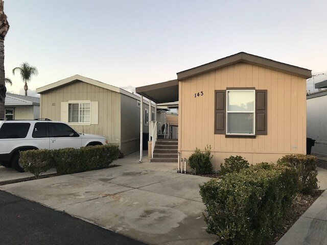 Primary Photo - 2627 E La Palma Ave