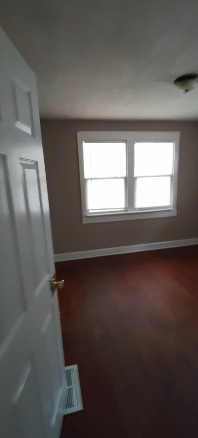 Building Photo - 1405 N Chester Ave