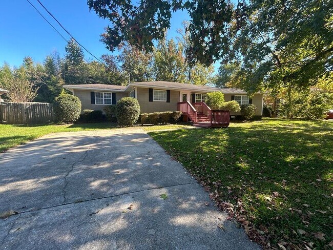 Building Photo - 833 1st Ave