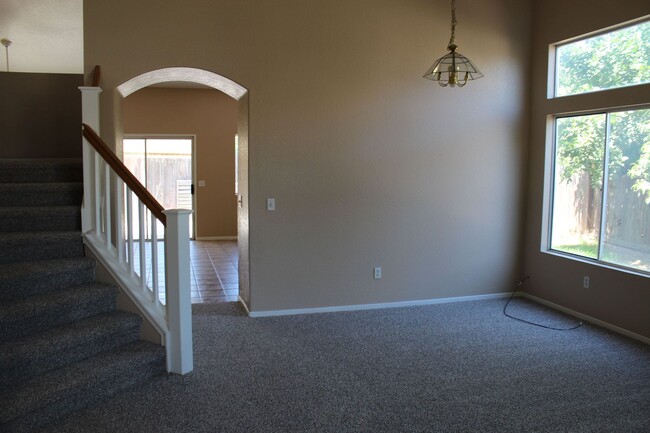 Building Photo - Back On The Rental Market Updated 4 Bedroo...