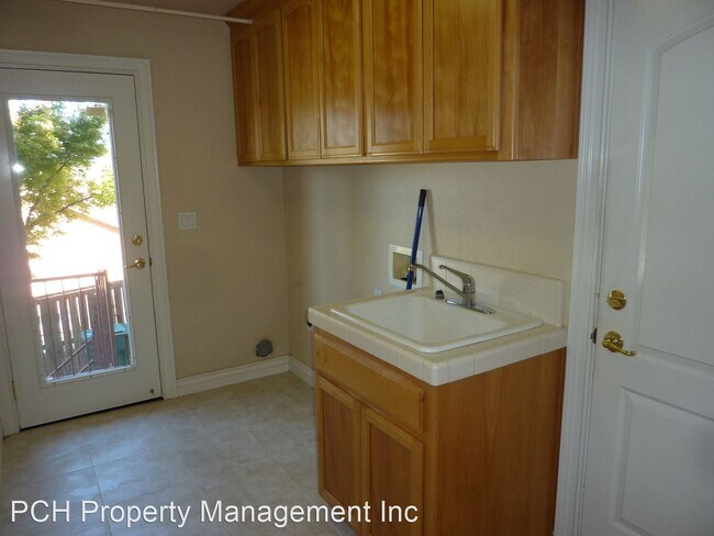Building Photo - 4 br, 3 bath House - 4095 Plateau Circle