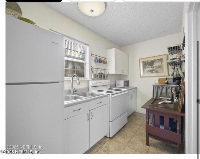 Building Photo - 509 Live Oak St