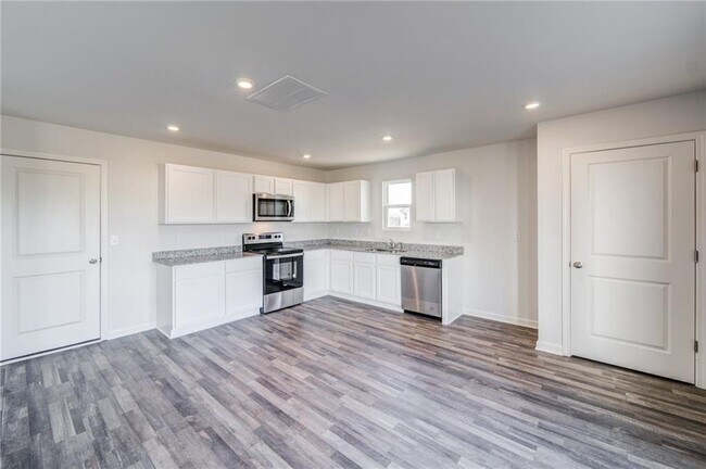 Foto del edificio - 300 Coverly Ct