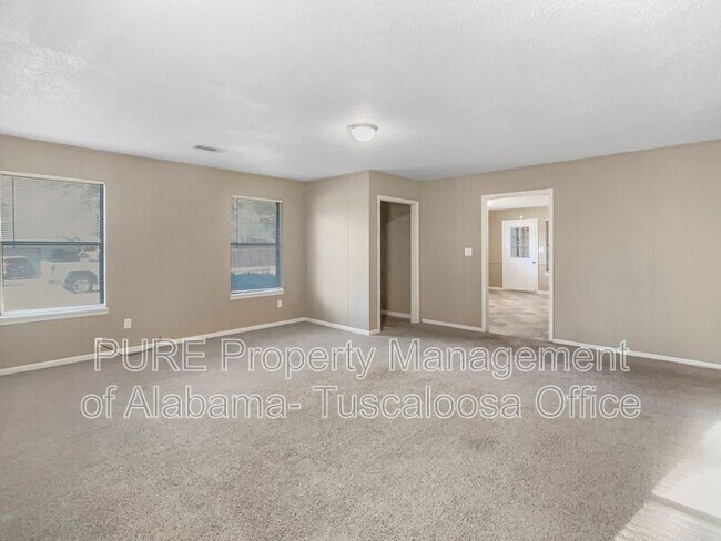 Building Photo - 2123 Carriage Ln E