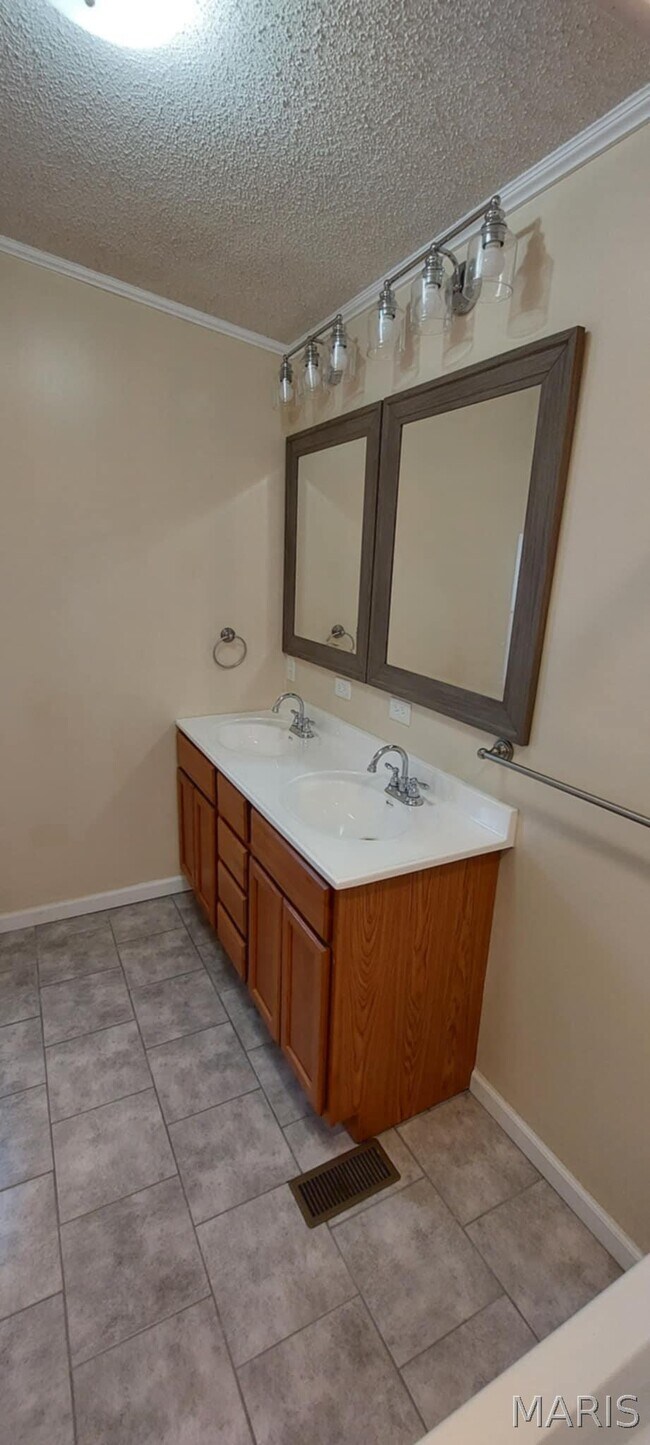 Foto del edificio - 1401 Wilderness Acres Ln
