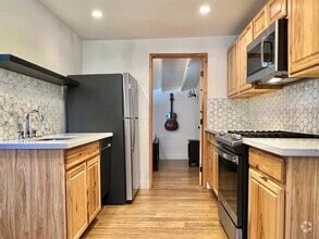 Building Photo - 838 Lakeview Ln