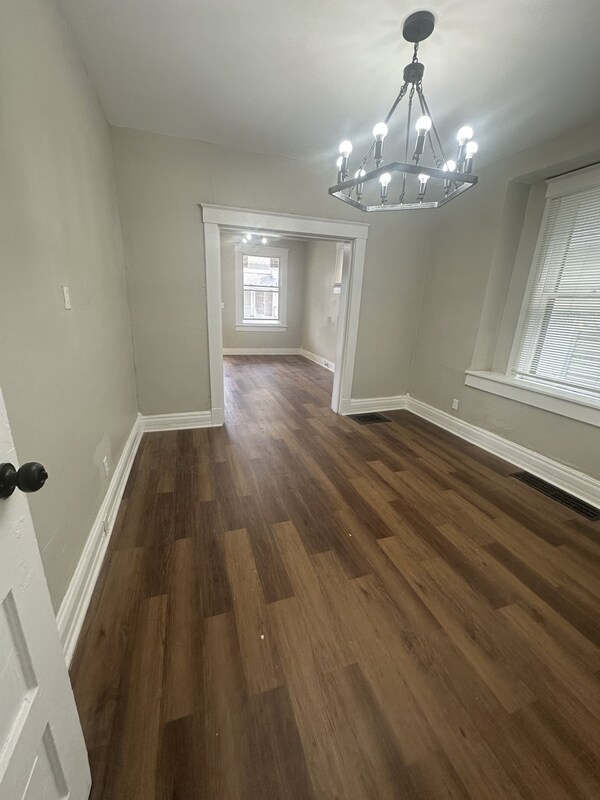 Foto del edificio - 1352 E 90th St