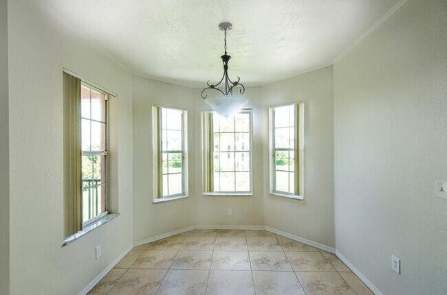 Foto del edificio - 118 SW Peacock Blvd