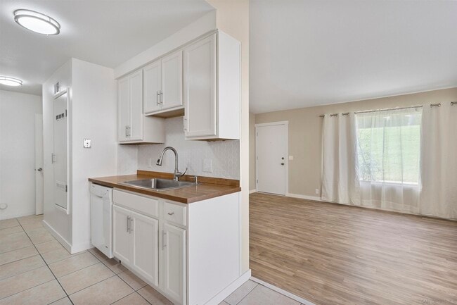 Building Photo - 3569 Surf Pl