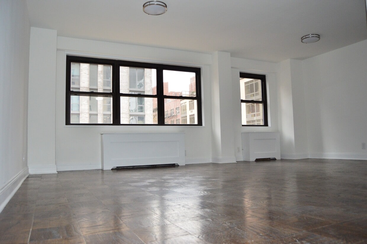 Primary Photo - 400 E 89th St