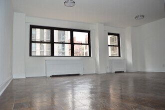 Building Photo - 400 E 89th St