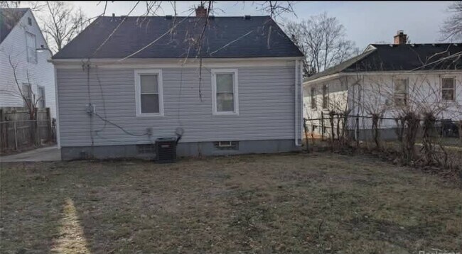 Foto del edificio - 21338 Pembroke Ave