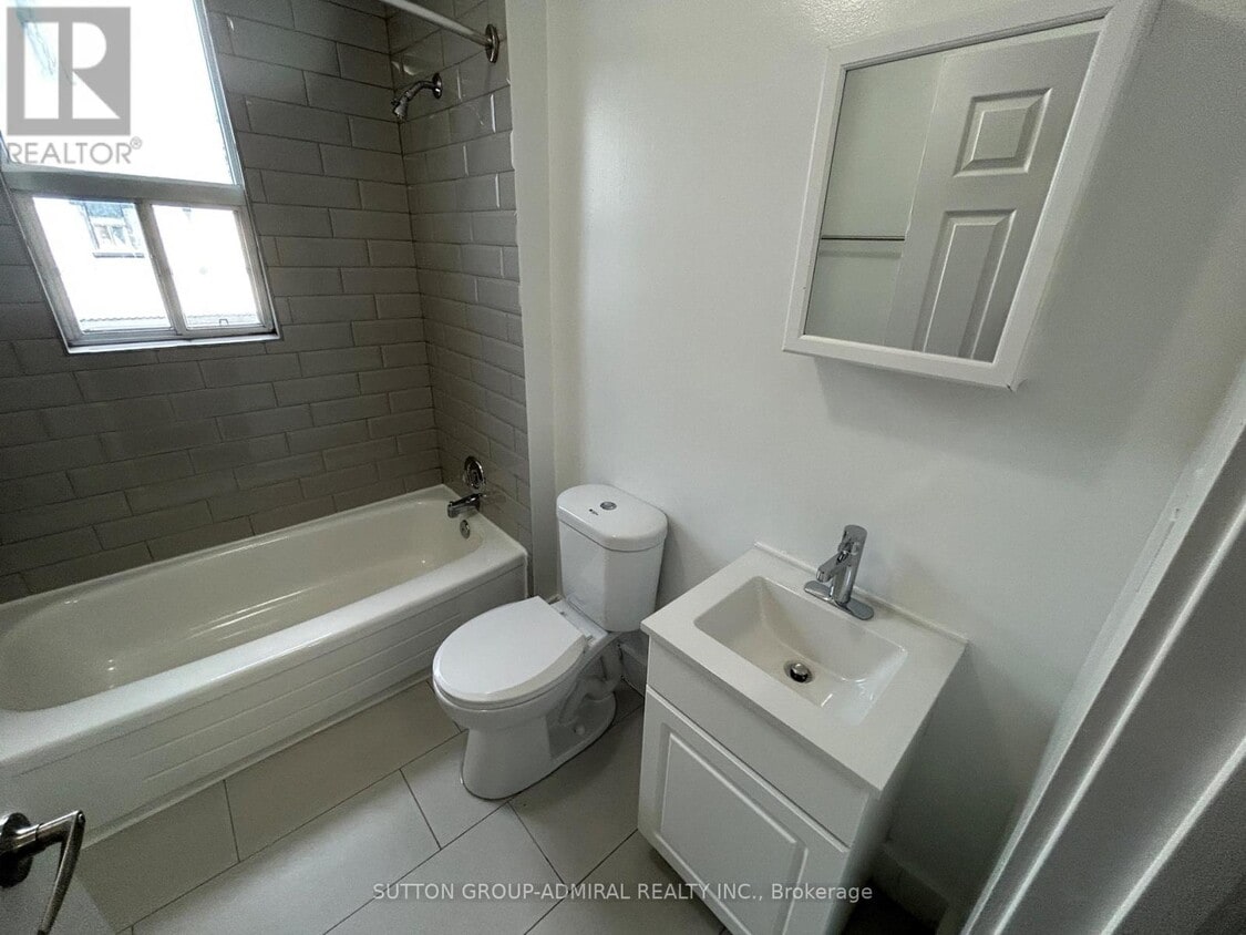 Building Photo - 34 Heydon Park Rd