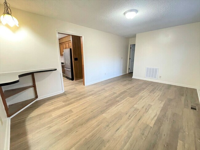 Foto del edificio - Fantastic location near downtown Pittsboro...