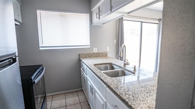 Building Photo - 3003 Parker Ln