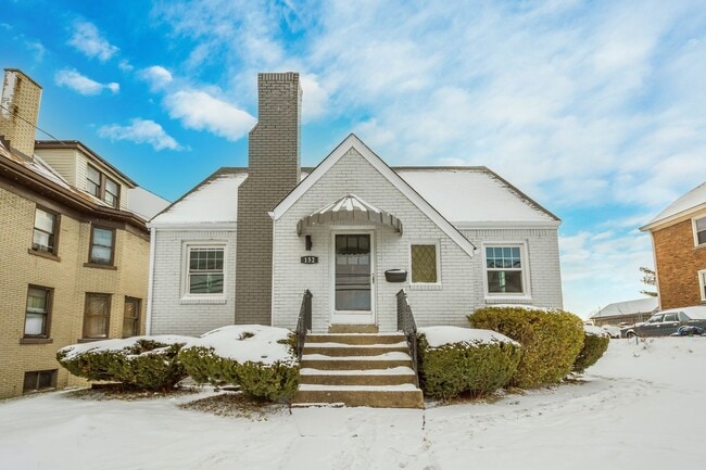 Foto del edificio - Charming 4 bedroom home in Pittsburgh avai...