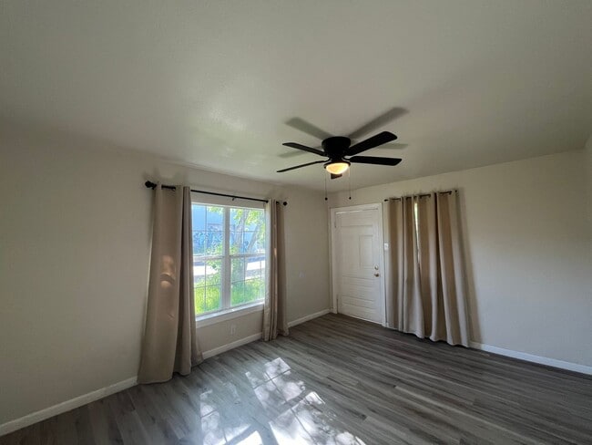 Building Photo - 415 "A" Elmwood Dr., San Antonio, TX. 78212